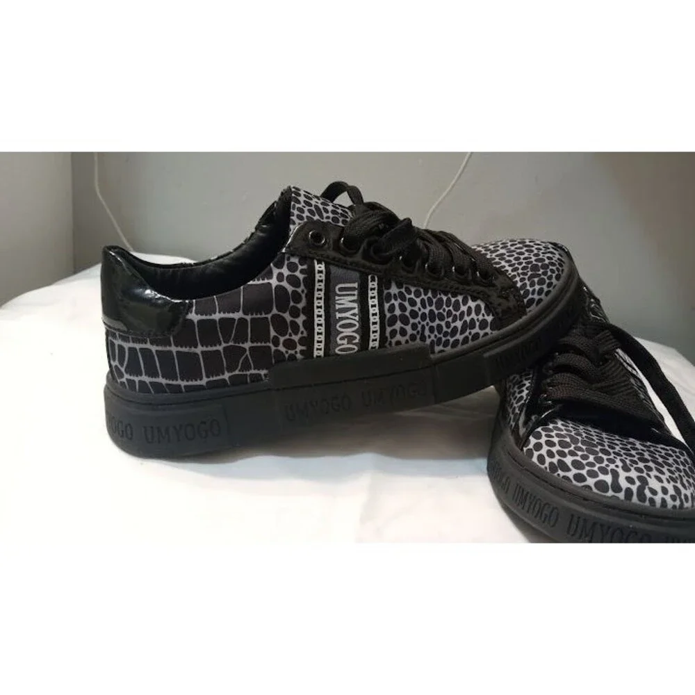 UMYOGO Women’s Sneakers – Black & White Pattern – Size 7.5